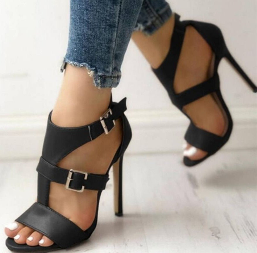 Thick heel buckle sandals